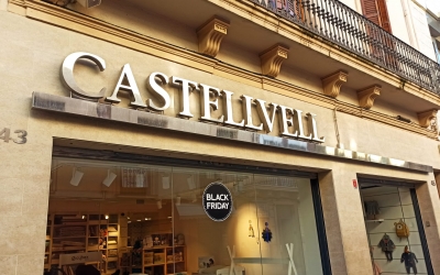 Una botiga amb ofertes del Black Friday | Pere Gallifa